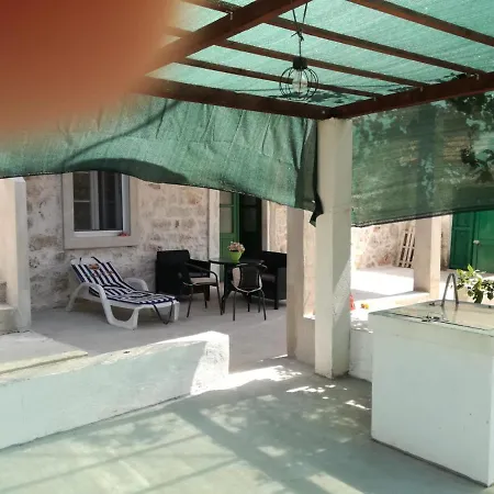 Kastelanic Apartment *